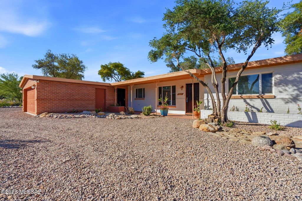 6941 E Baker Street, Tucson, AZ 85710