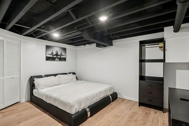 1319 N Sandburg Terrace, Chicago, IL 60610
