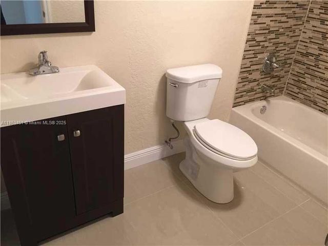 9143 SW 77 AV B807, Miami, FL 33156