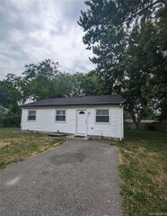 544 Meade Avenue, Bellport, NY 11713