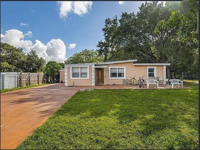 35 Virginia Rd 1, West Park, FL 33023