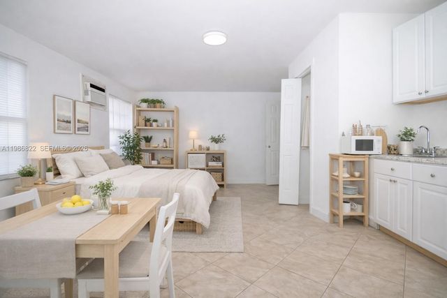 35 Virginia Rd 1, West Park, FL 33023