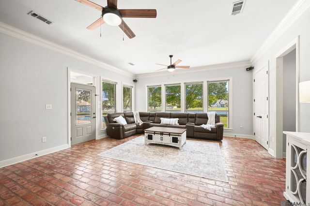 35000 Harmony Ln, Denham Springs, LA 70706