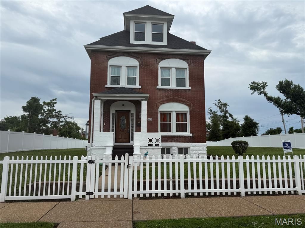 4429 Greer Avenue, St Louis, MO 63115
