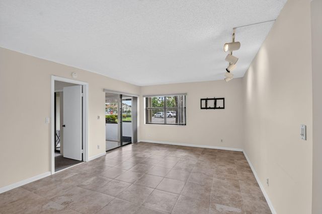 7665 TAHITI Lane 104, Lake Worth, FL 33467