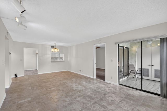 7665 TAHITI Lane 104, Lake Worth, FL 33467