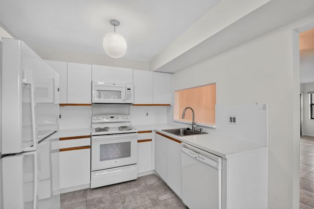 7665 TAHITI Lane 104, Lake Worth, FL 33467