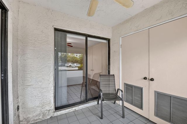 7665 TAHITI Lane 104, Lake Worth, FL 33467
