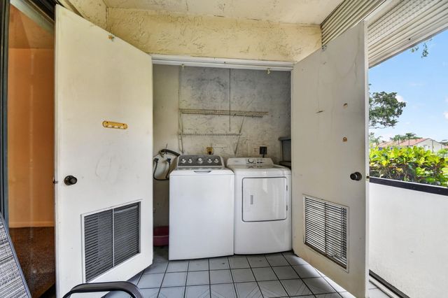 7665 TAHITI Lane 104, Lake Worth, FL 33467