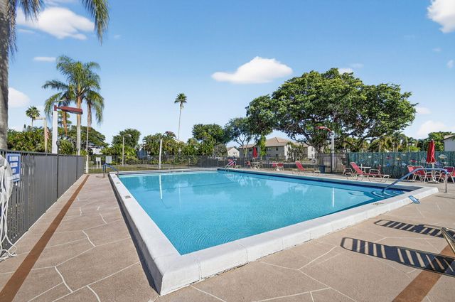 7665 TAHITI Lane 104, Lake Worth, FL 33467