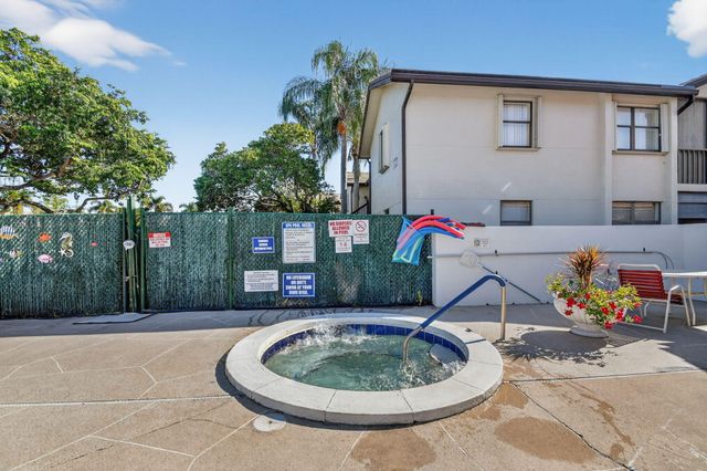 7665 TAHITI Lane 104, Lake Worth, FL 33467