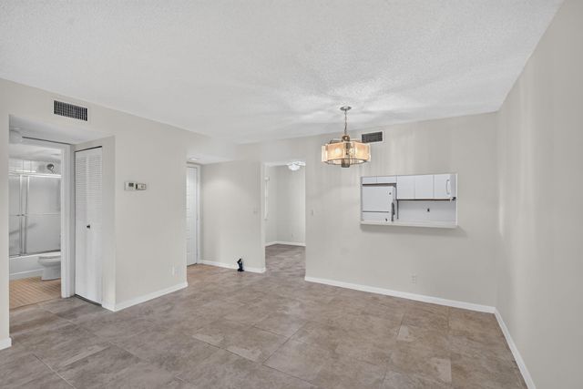 7665 TAHITI Lane 104, Lake Worth, FL 33467