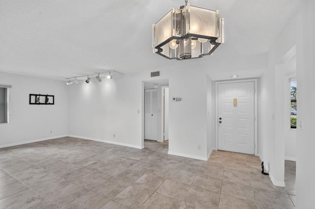 7665 TAHITI Lane 104, Lake Worth, FL 33467