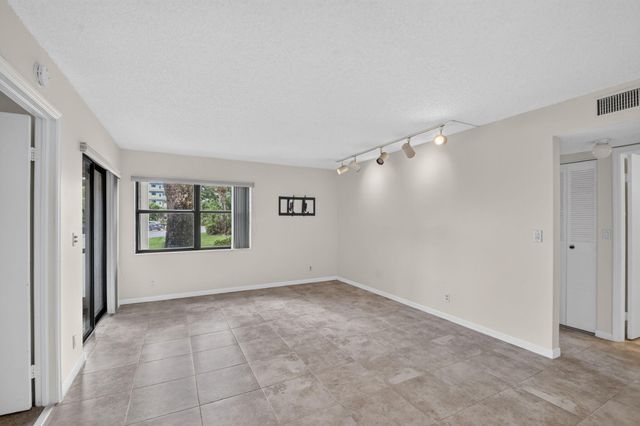 7665 TAHITI Lane 104, Lake Worth, FL 33467