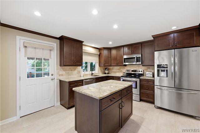 90 Grasspointe Drive, Amherst, NY 14228