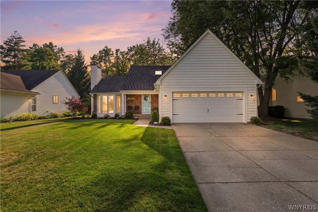 90 Grasspointe Drive, Amherst, NY 14228