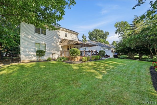 90 Grasspointe Drive, Amherst, NY 14228