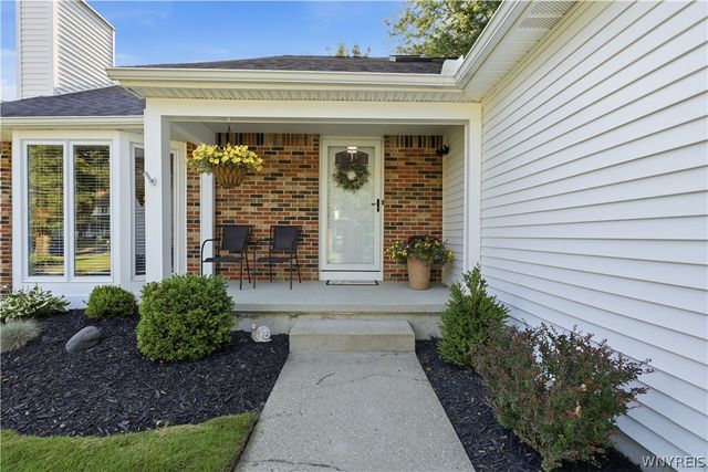 90 Grasspointe Drive, Amherst, NY 14228