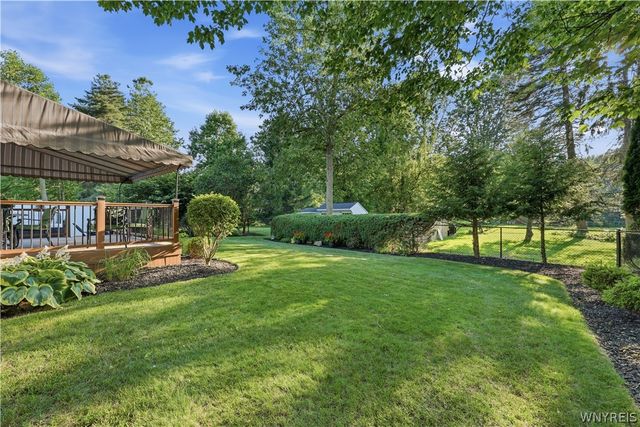 90 Grasspointe Drive, Amherst, NY 14228