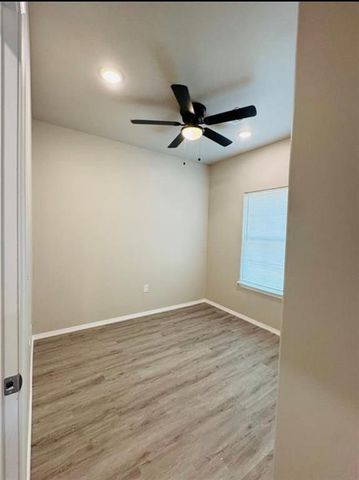 300 NW 122nd Street A & B, Oklahoma City, OK 73114