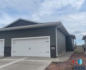 9657 W Tunis Dr, Sioux Falls, SD 57106