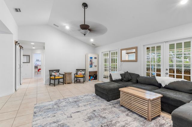129 38th Court, Vero Beach, FL 32968