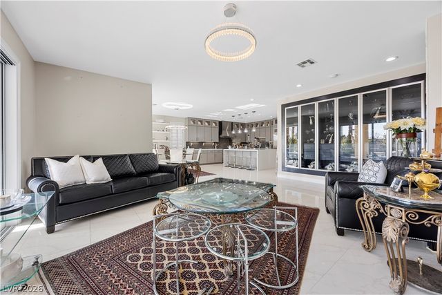 10721 Capesthorne Way, Las Vegas, NV 89135