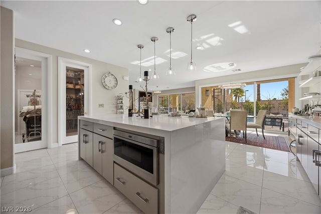 10721 Capesthorne Way, Las Vegas, NV 89135