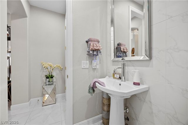 10721 Capesthorne Way, Las Vegas, NV 89135