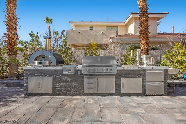 10721 Capesthorne Way, Las Vegas, NV 89135