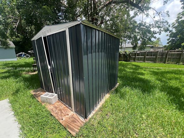 738 SW 9th St, Florida City, FL 33034