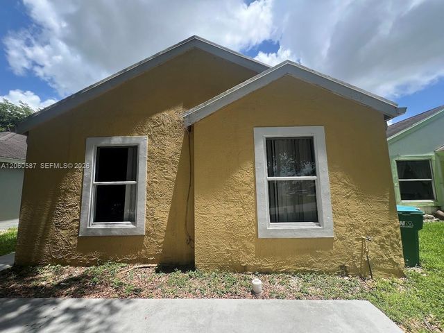 738 SW 9th St, Florida City, FL 33034