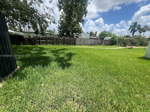 738 SW 9th St, Florida City, FL 33034