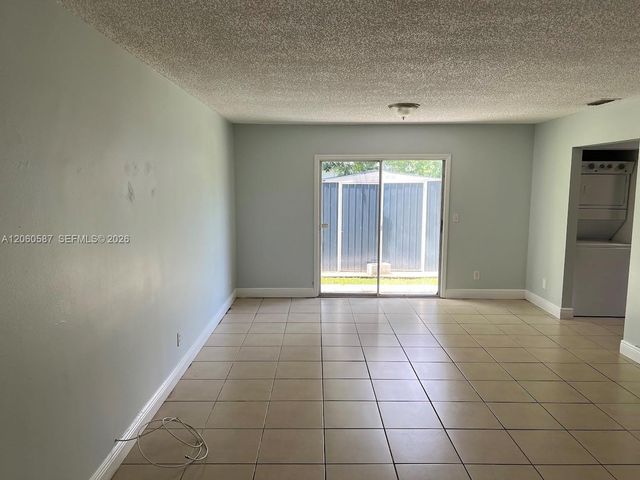 738 SW 9th St, Florida City, FL 33034