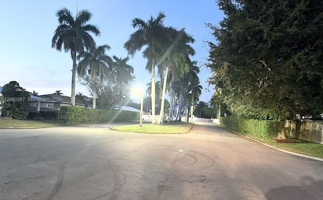 738 SW 9th St, Florida City, FL 33034