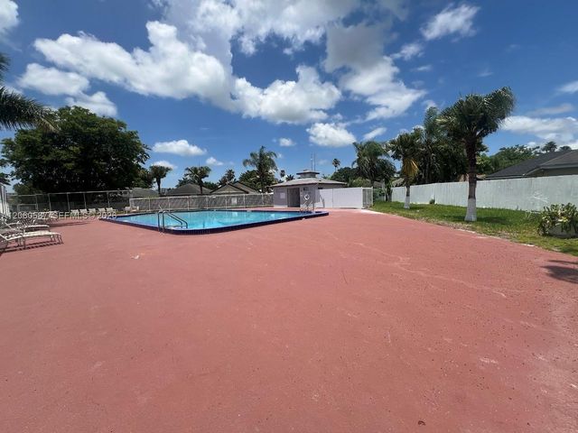 738 SW 9th St, Florida City, FL 33034