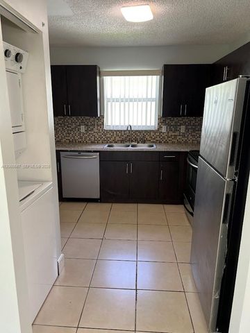 738 SW 9th St, Florida City, FL 33034