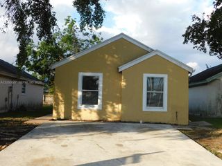 738 SW 9th St, Florida City, FL 33034