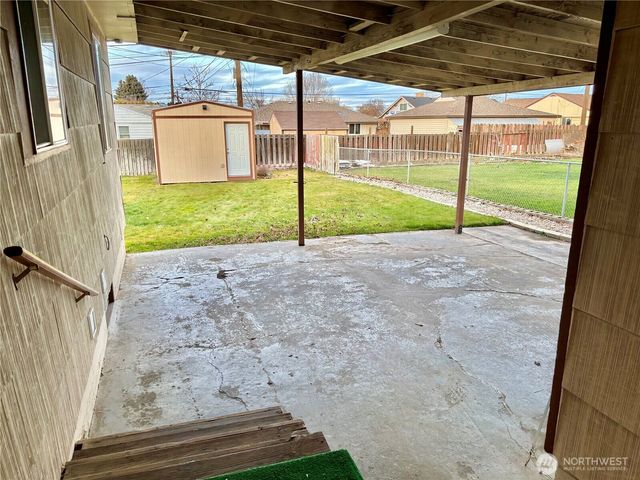 426 E Brown Avenue, Moses Lake, WA 98837