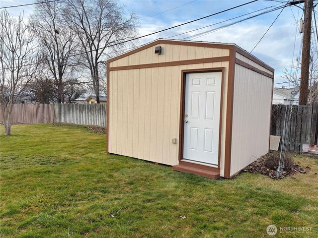 426 E Brown Avenue, Moses Lake, WA 98837