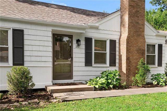217 W 96th Terrace, Kansas City, MO 64114