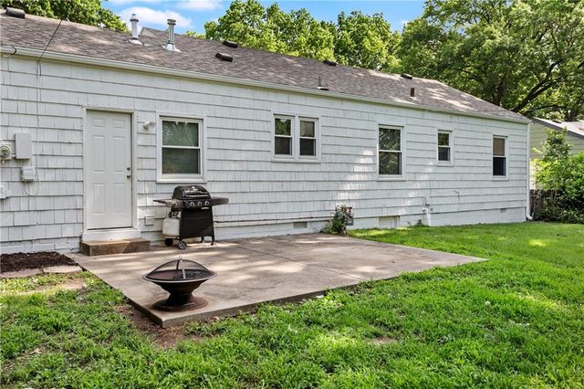 217 W 96th Terrace, Kansas City, MO 64114