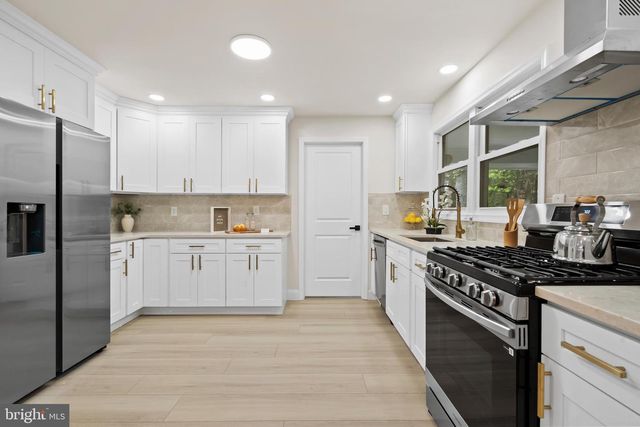308 KENWOOD DR, Moorestown, NJ 08057