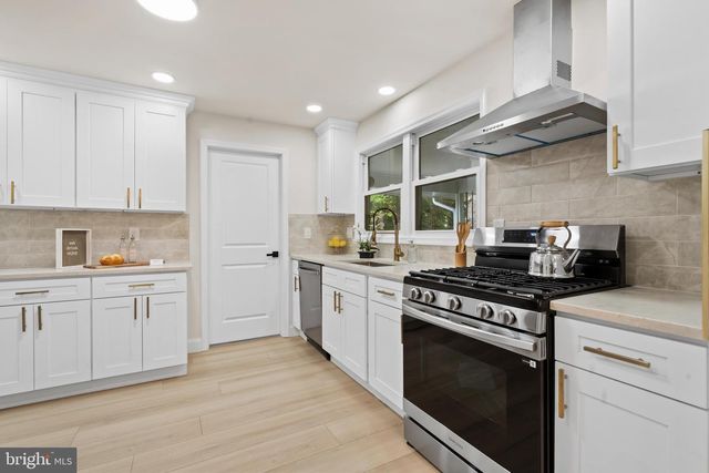 308 KENWOOD DR, Moorestown, NJ 08057