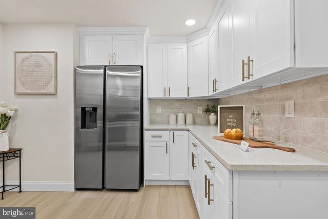 308 KENWOOD DR, Moorestown, NJ 08057