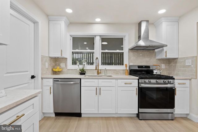 308 KENWOOD DR, Moorestown, NJ 08057