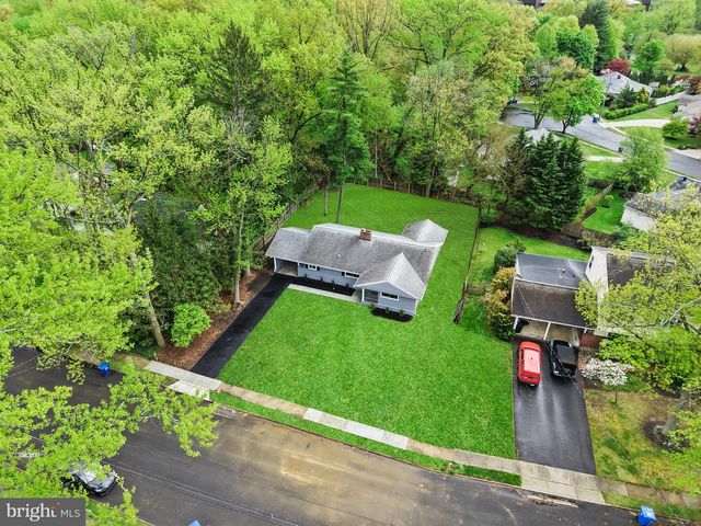 308 KENWOOD DR, Moorestown, NJ 08057