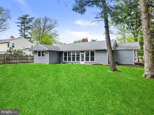 308 KENWOOD DR, Moorestown, NJ 08057