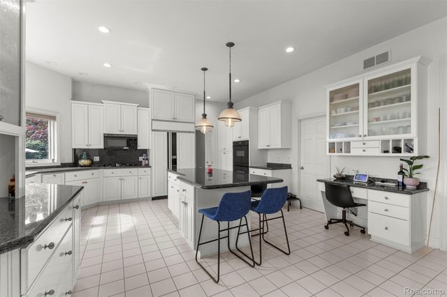 26143 E River Road, Grosse Ile Township, MI 48138