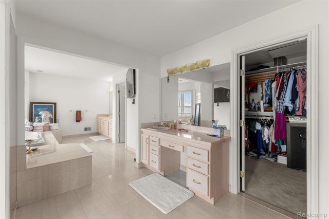 26143 E River Road, Grosse Ile Township, MI 48138